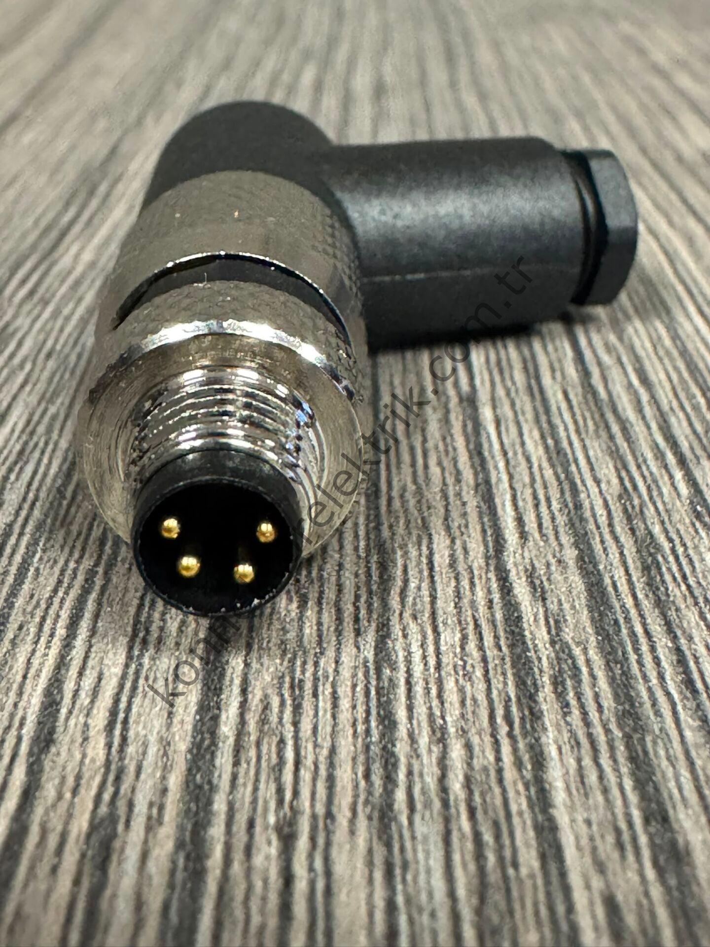 VELLEDQ M8 4 Pin Erkek 90° Açılı Konnektör