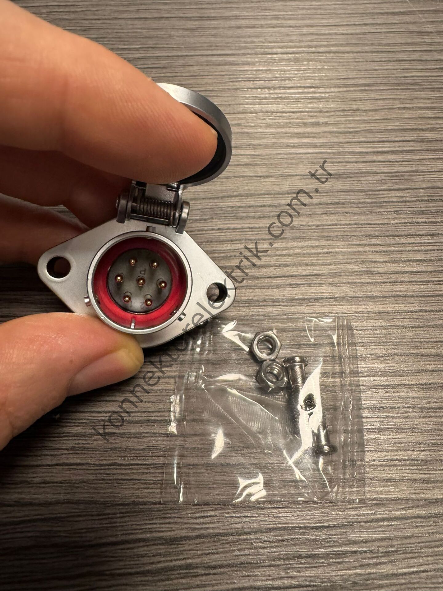 WEIPU WP20J7Z1 7 Pin IP67 Metal Kasa Panel Tipi Erkek Su Geçirmez Konnektör