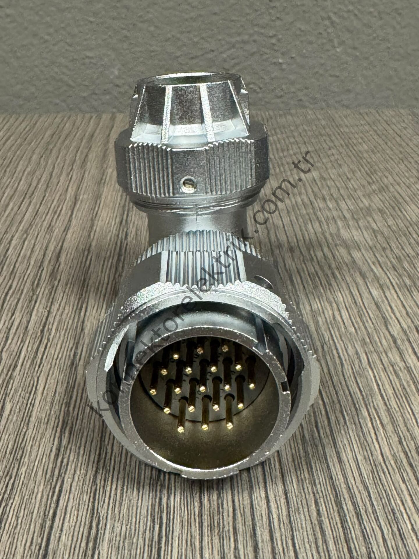 WEIPU WY32J19TU 19 Pin IP67 Metal Kasa 90° Açılı Kablo Tipi Erkek Su Geçirmez Konnektör