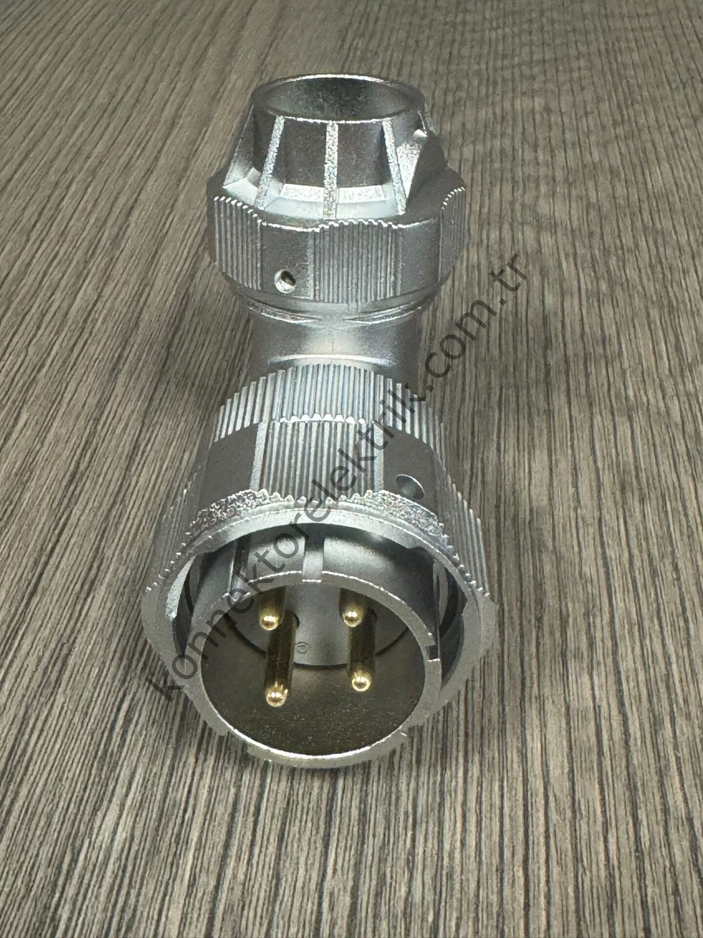 WEIPU WY32J4TU 4 Pin IP67 Metal Kasa 90° Açılı Kablo Tipi Erkek Su Geçirmez Konnektör