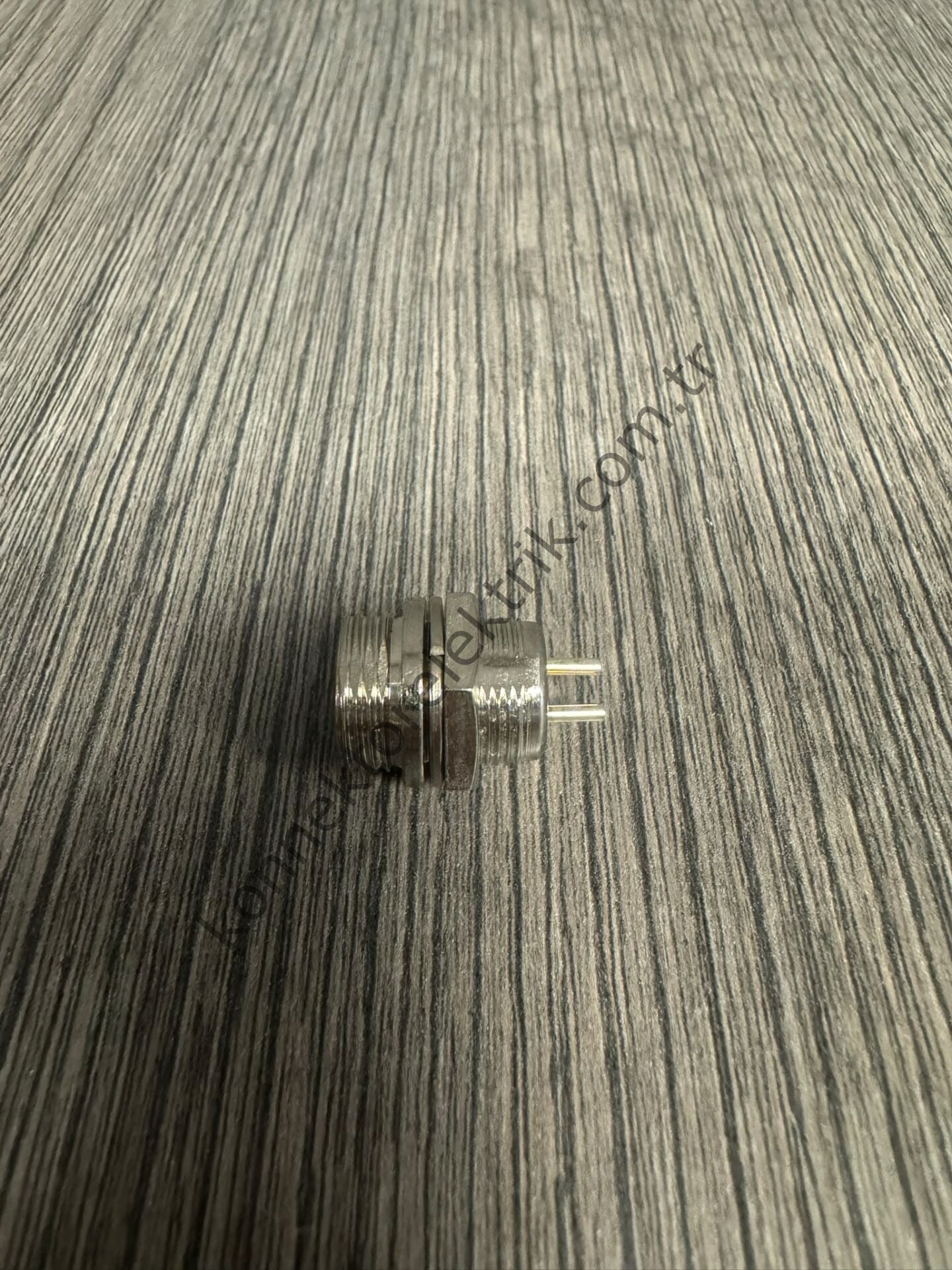 HZ CONNECTORS 12M-2B 2 Pinli Metal Kasa Panel Tipi Erkek Konnektör